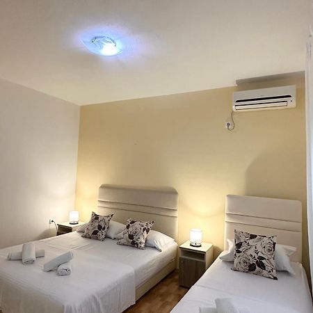 Apartmens Xhenis Lux ウルツィニ エクステリア 写真