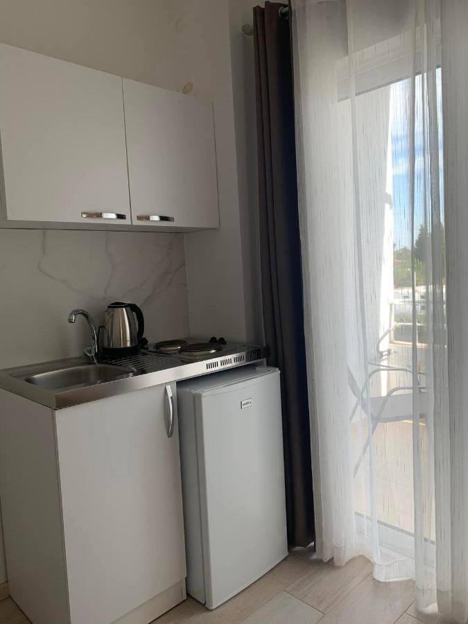 Apartmens Xhenis Lux ウルツィニ エクステリア 写真