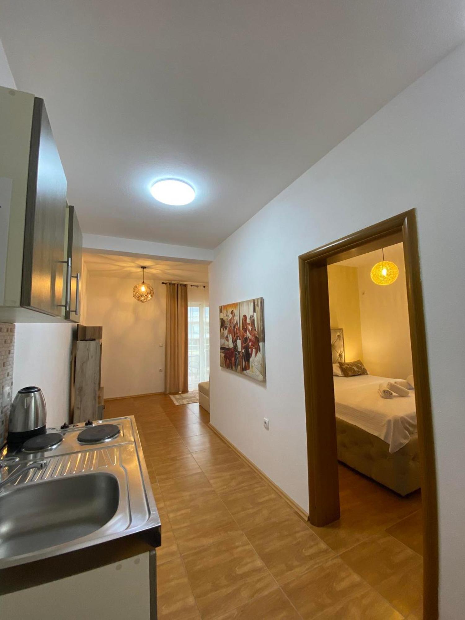 Apartmens Xhenis Lux ウルツィニ エクステリア 写真