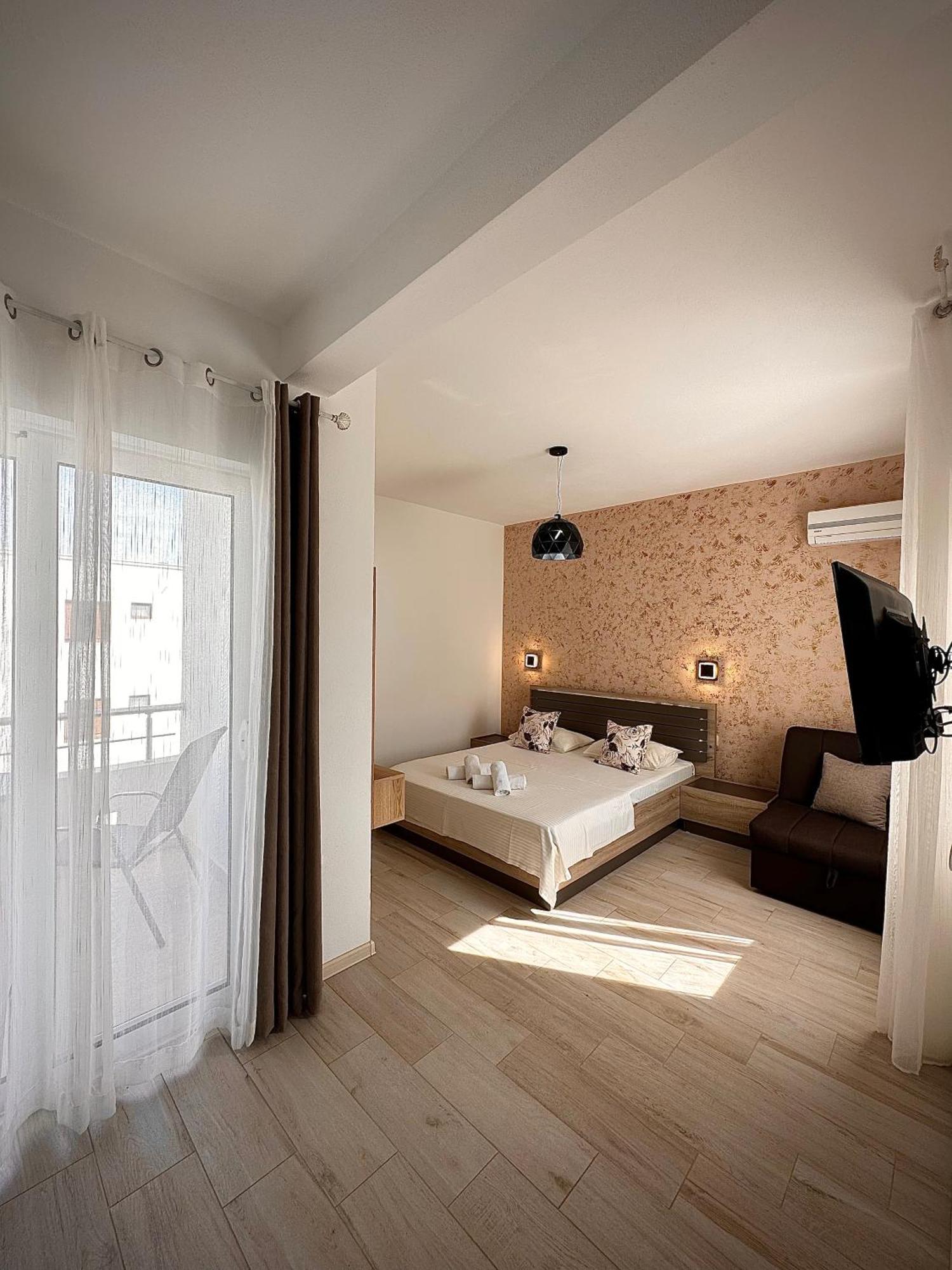Apartmens Xhenis Lux ウルツィニ エクステリア 写真