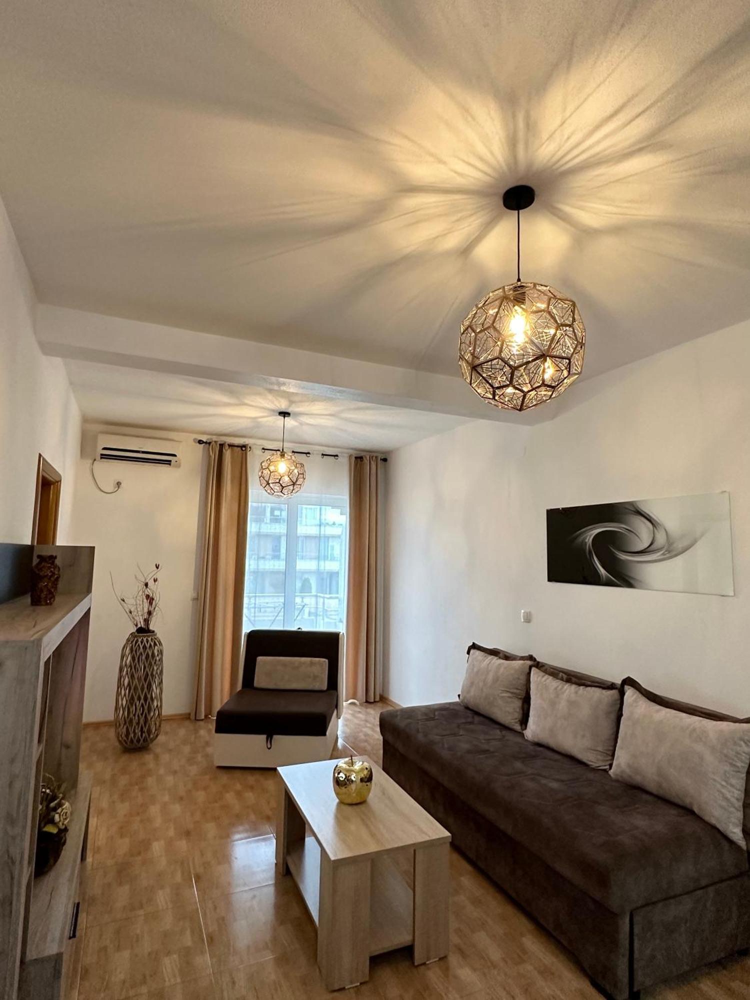 Apartmens Xhenis Lux ウルツィニ エクステリア 写真