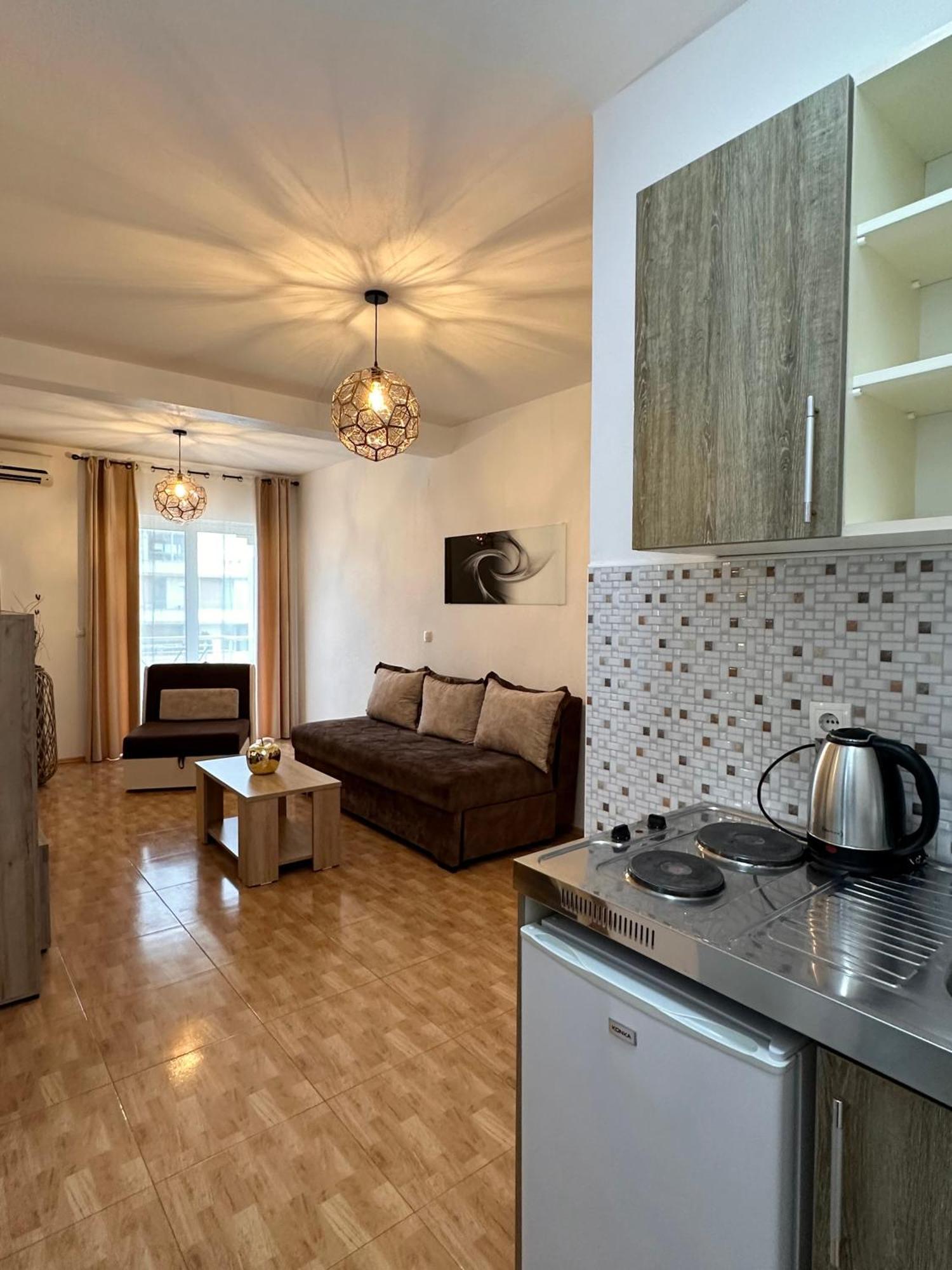 Apartmens Xhenis Lux ウルツィニ エクステリア 写真