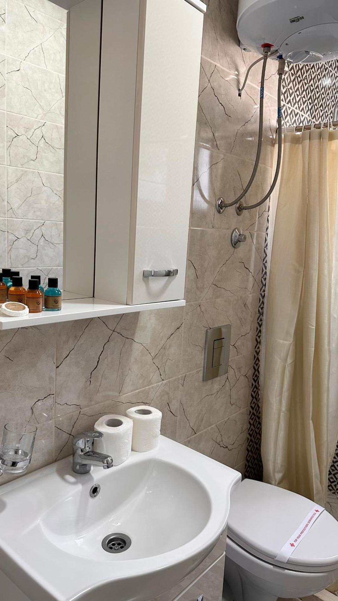Apartmens Xhenis Lux ウルツィニ エクステリア 写真