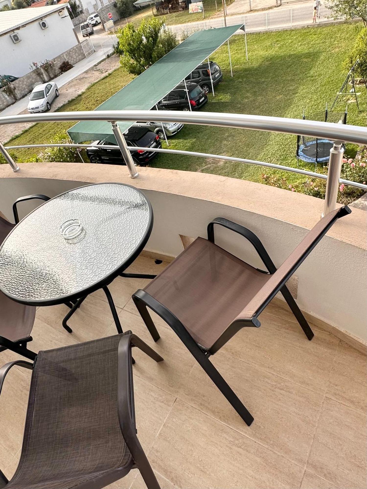 Apartmens Xhenis Lux ウルツィニ エクステリア 写真