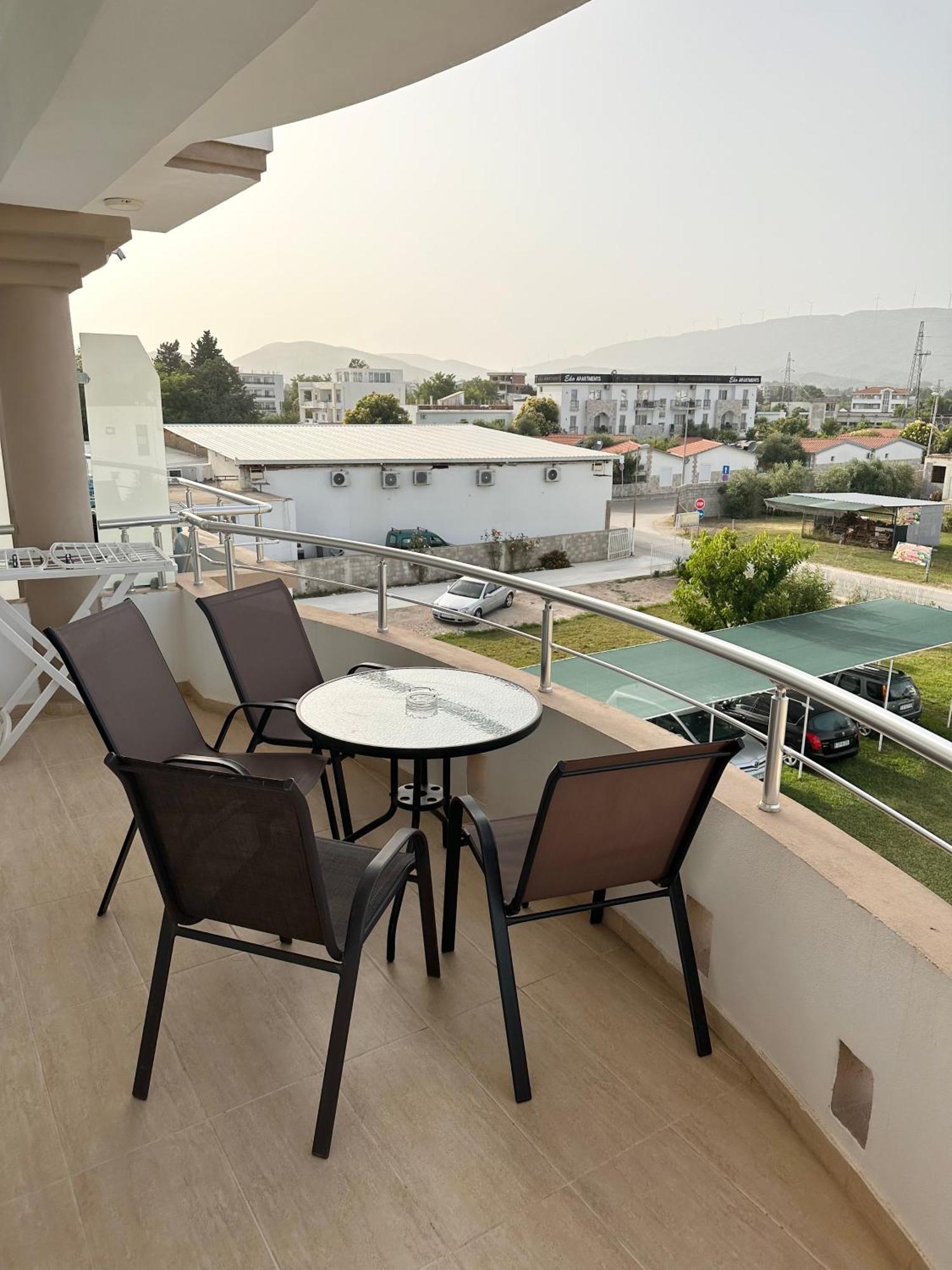 Apartmens Xhenis Lux ウルツィニ エクステリア 写真