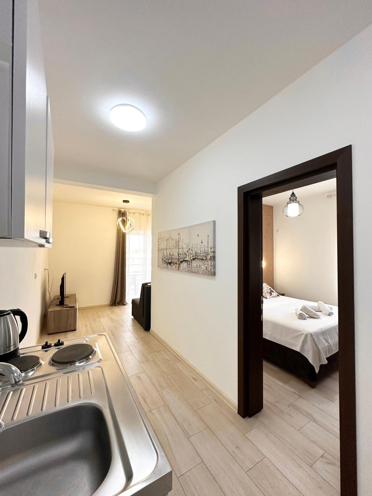 Apartmens Xhenis Lux ウルツィニ エクステリア 写真