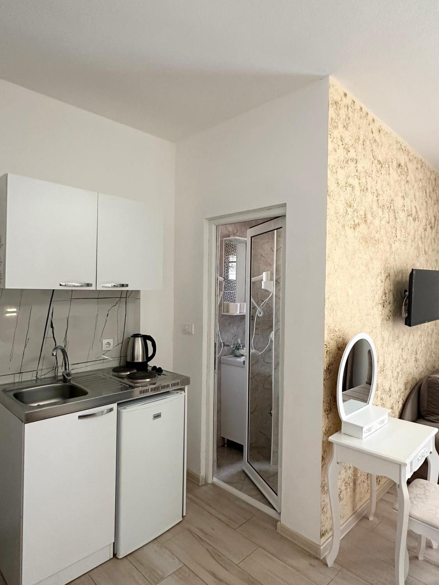 Apartmens Xhenis Lux ウルツィニ エクステリア 写真