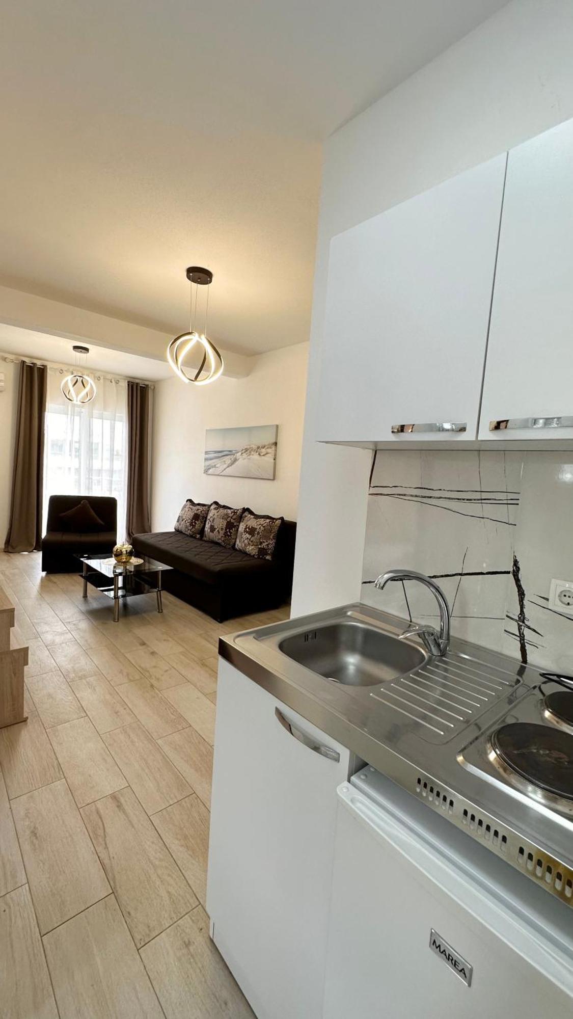 Apartmens Xhenis Lux ウルツィニ エクステリア 写真