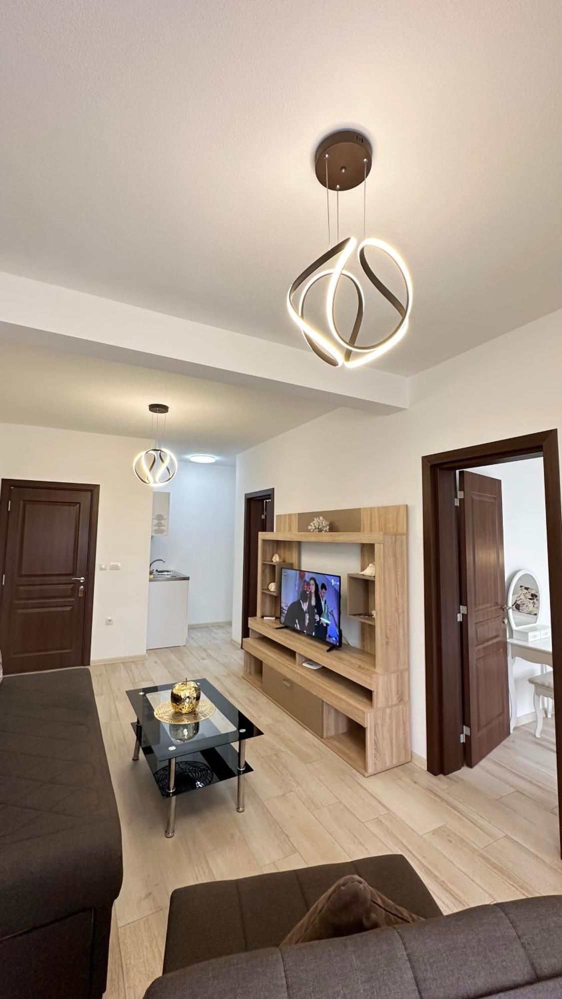 Apartmens Xhenis Lux ウルツィニ エクステリア 写真
