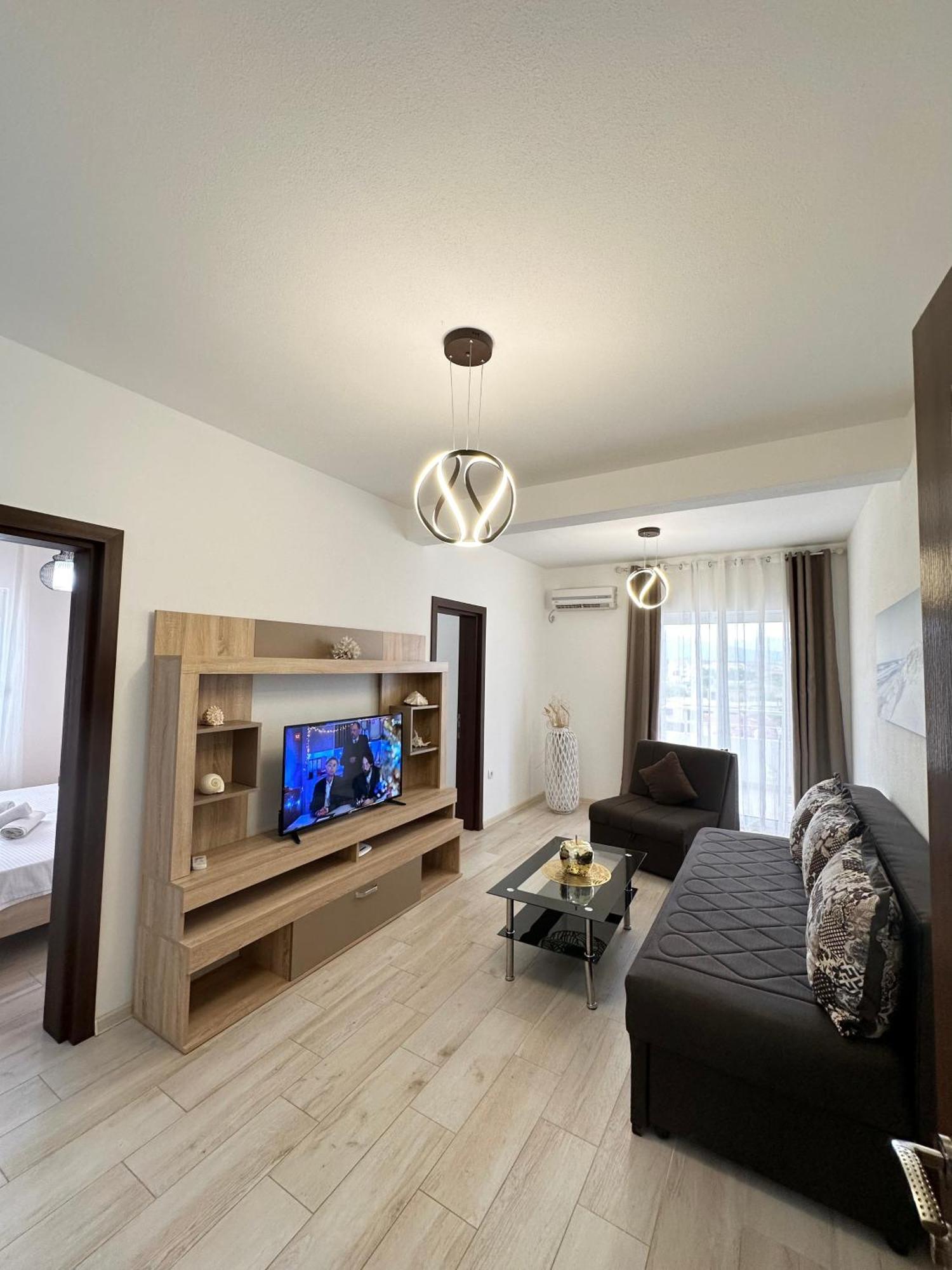 Apartmens Xhenis Lux ウルツィニ エクステリア 写真