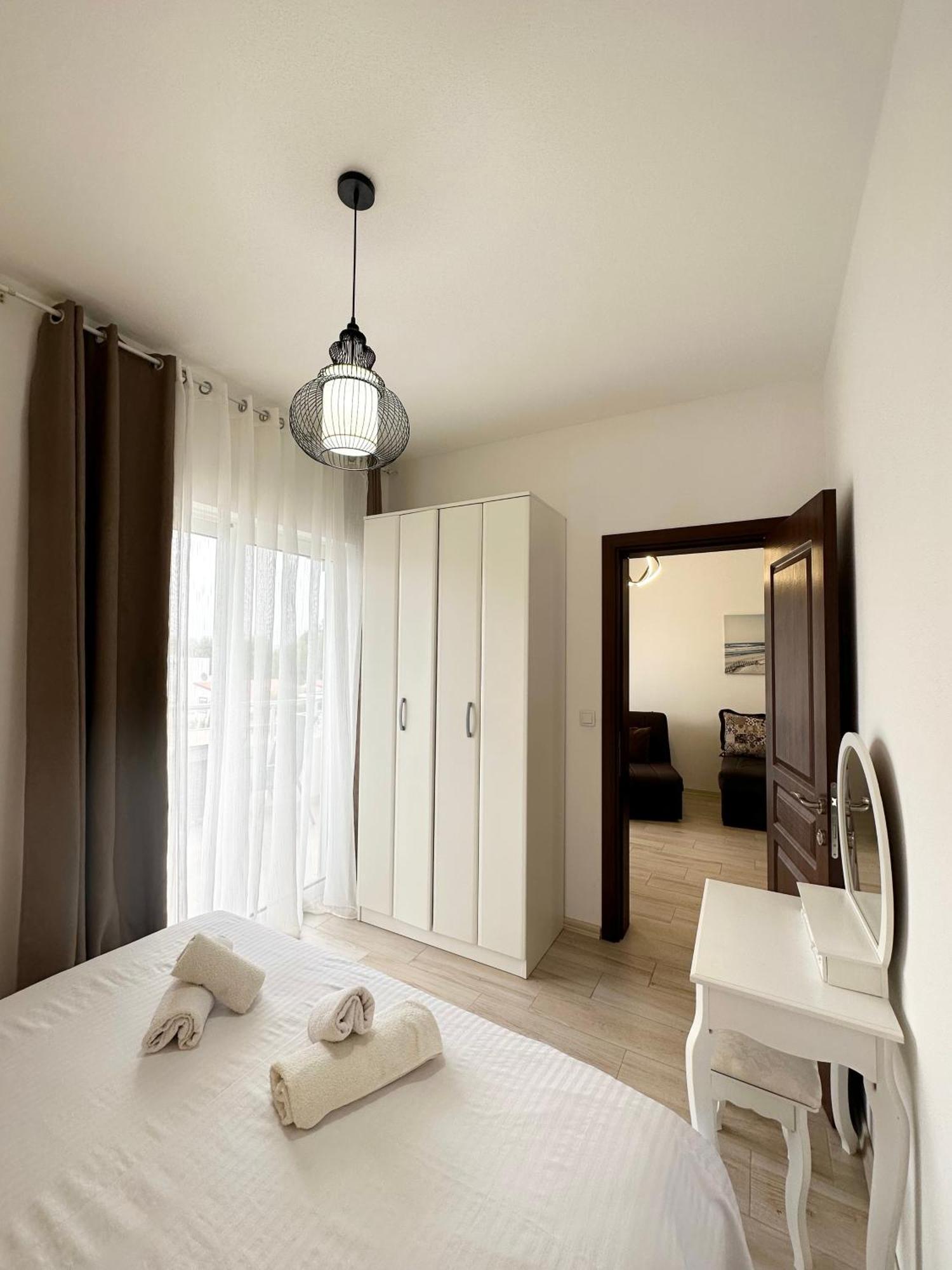 Apartmens Xhenis Lux ウルツィニ エクステリア 写真